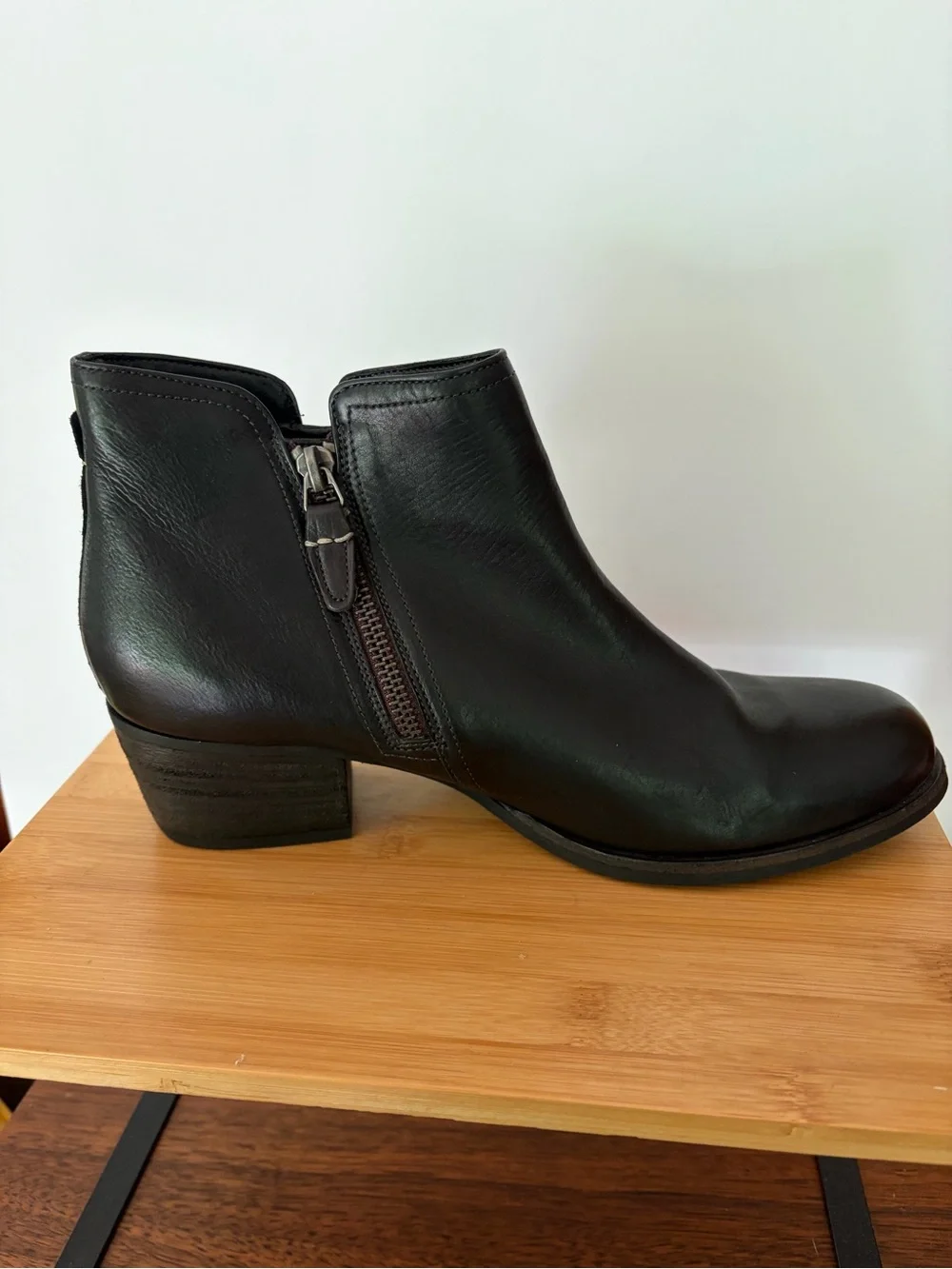 Clarks Maypearl Ramie Black Leather Ankle Booties Low Block Heel Size Zips 8.5M